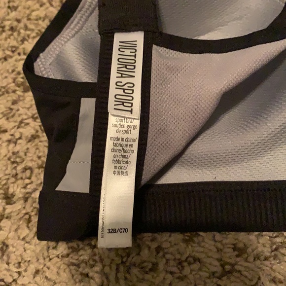 Victoria’s Secret Incredible Sports Bra - Picture 3 of 3